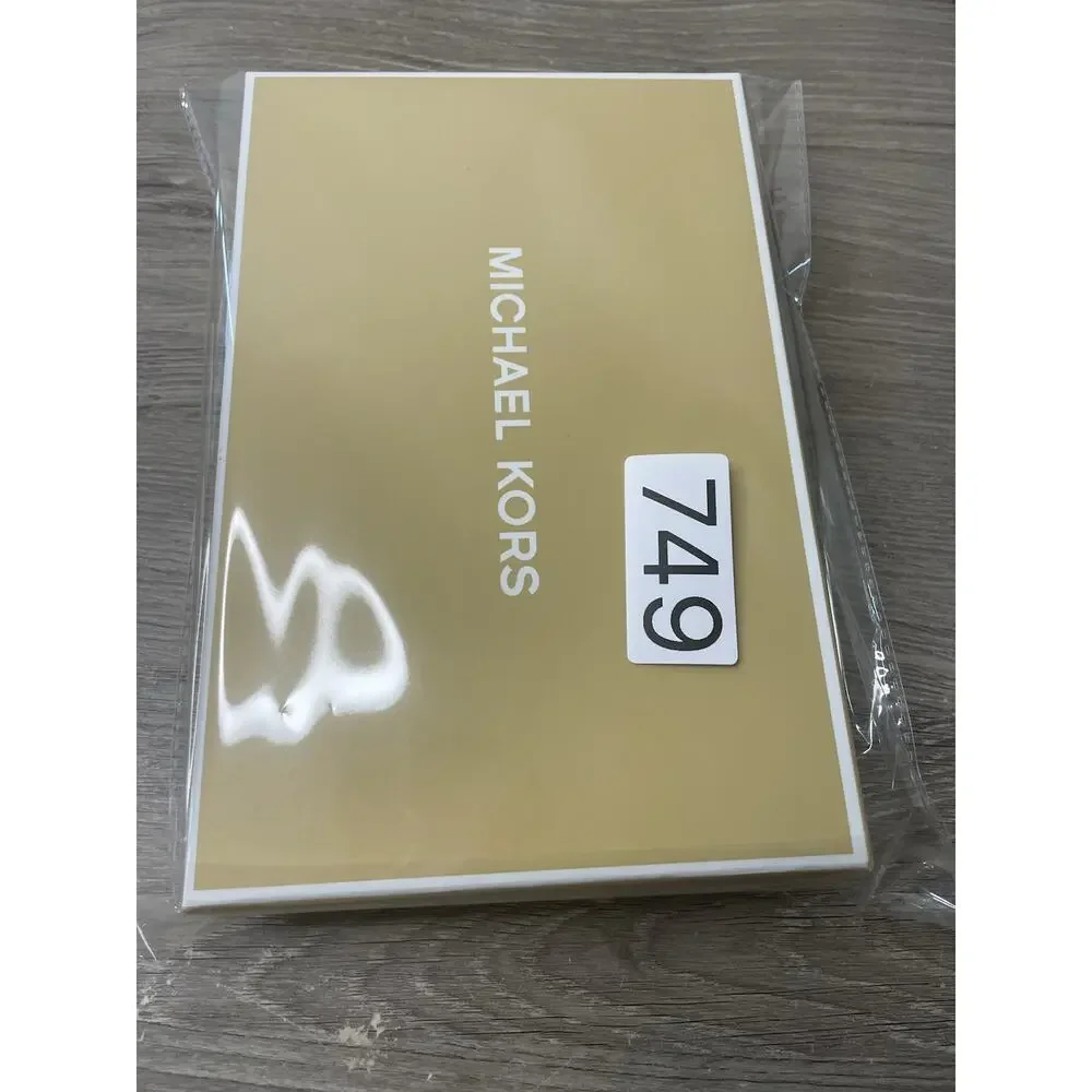 NWT Michael Kors Giftable Boxed Set - Jet Set Travel Coin Pouch & AirPods Case